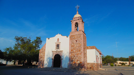 Estatua Del Padre Nieves.
